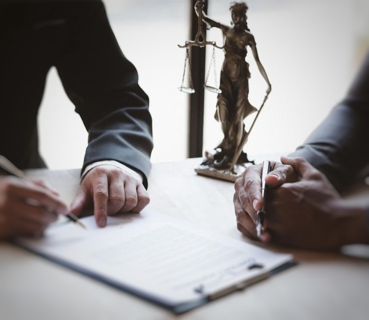 Firmando documentos legales